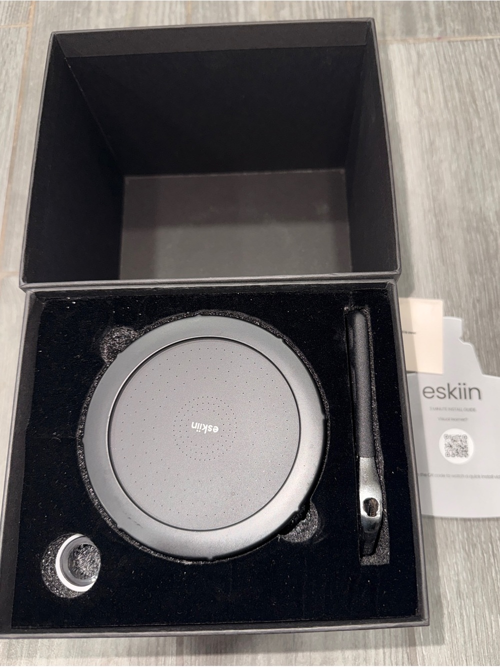 Eskiin Filtered Showerhead Black wall mount, Brand New